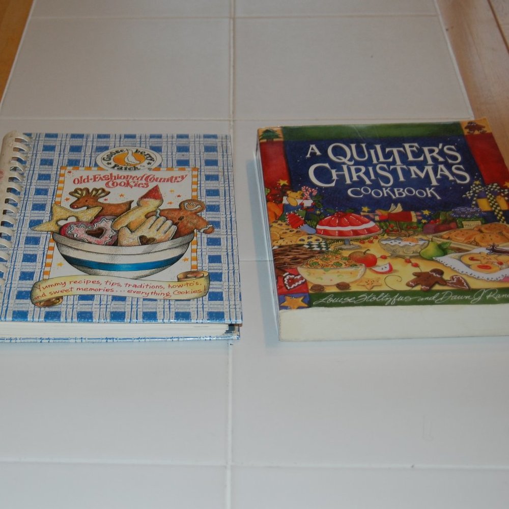Gooseberry Patch "Old Fashioned Country Cookies"&  A Quilters Christmas Cookbook